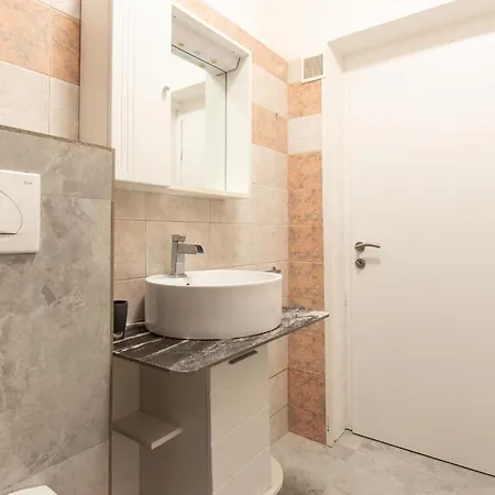 Appartamento 2 Bedroom Awesome In *