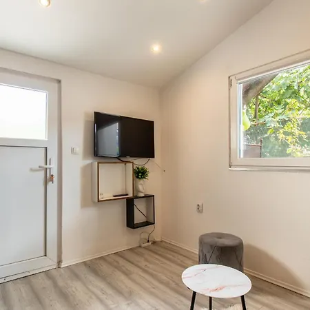 2 Bedroom Awesome In Apartamento