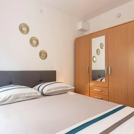 In With Swimming Pool Apartment *