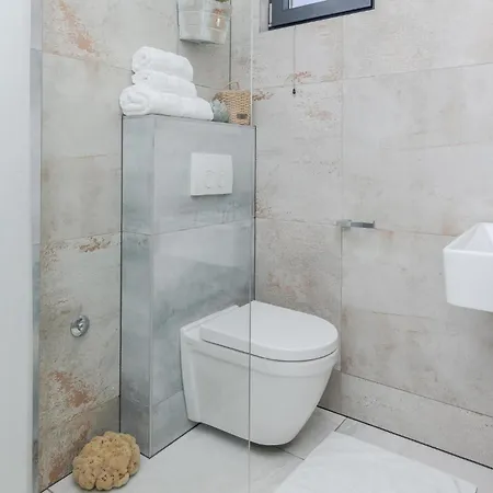 2 Bedroom Awesome In Nin