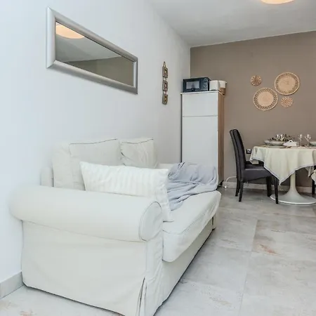 2 Bedroom Awesome In Apartment