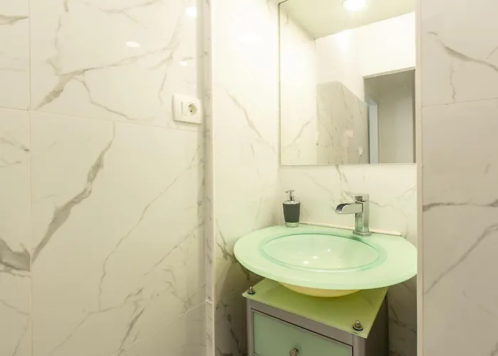 Apartman 2 Bedroom Awesome In